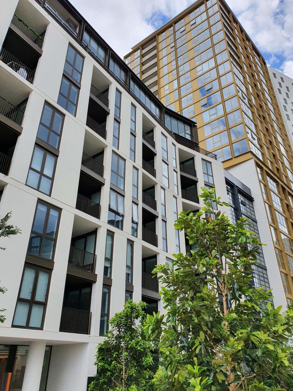 The_two_towers_of_LIV_Indigo_swgmti